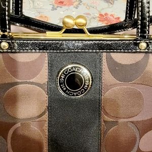 NWOT $398 Coach Signature Carryall Tote Purse F20105 Kiss Lock Shoulder Bag